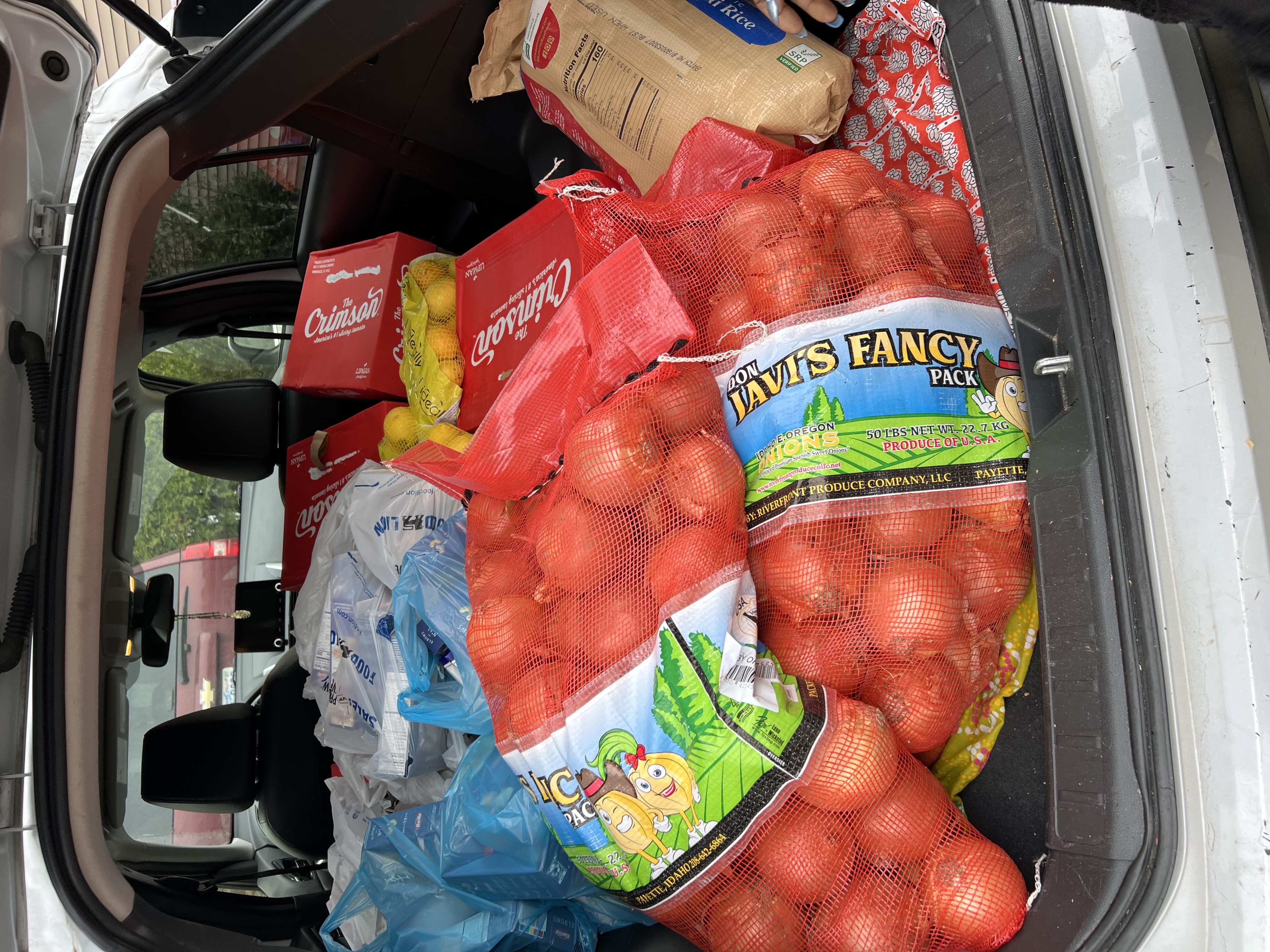 MWOA volunteers at community food drive